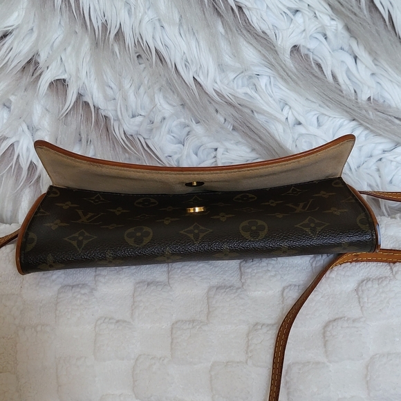 Louis Vuitton Monogram Pochette Twin GM Crossbody Bag Clutch 2 Way. Authentic.. - Picture 6 of 16